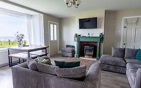 Beachfront Apartment - Ground Floor Apartment With Sea Views, Next To The Beach, Bridlington, North Yorkshire